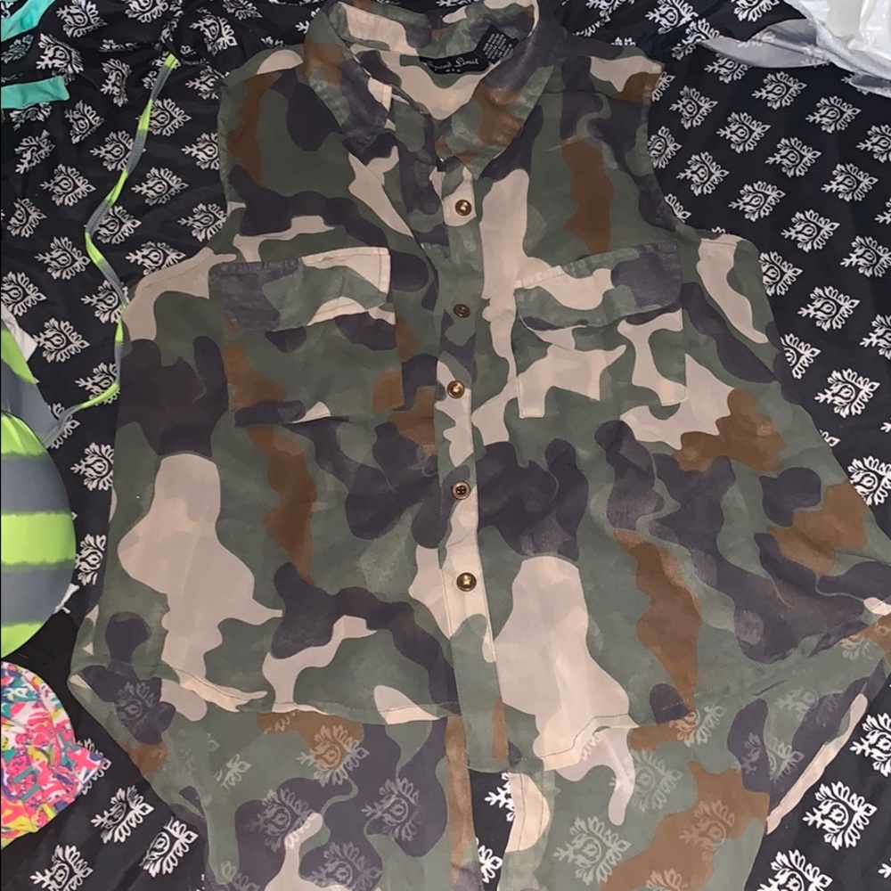 sheer camo hi low button up tank